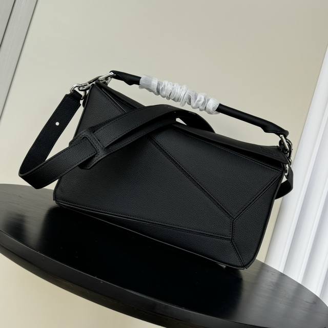 Top counter mouse hot goods Loewe handbag crossbody bag lychee grain full cowhid