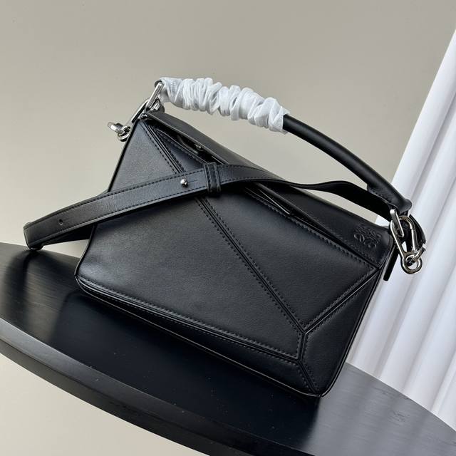 Top counter rat hot goods Loewe new small soft cow leather Puzzle handbag The d