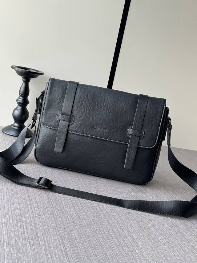 The latest and hottest Hermes messenger bags from the top counters are shipped