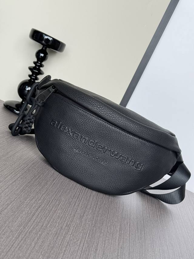 The latest style of the top counter mouse, Alexander Wang full leather chest ba