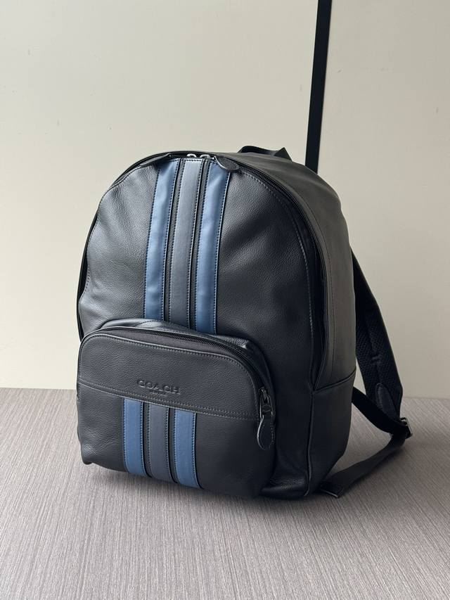 The latest hot Coach backpack from the top counter is shipped in large quantiti