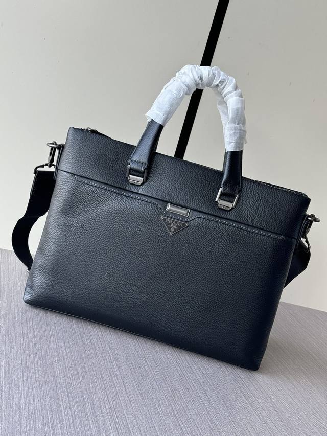 The latest and hottest Prada handbags from the top counters are shipped in larg