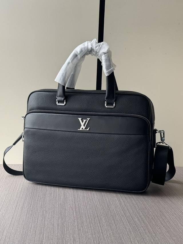The latest hot Lv briefcases from the top counters are shipped in large quantit