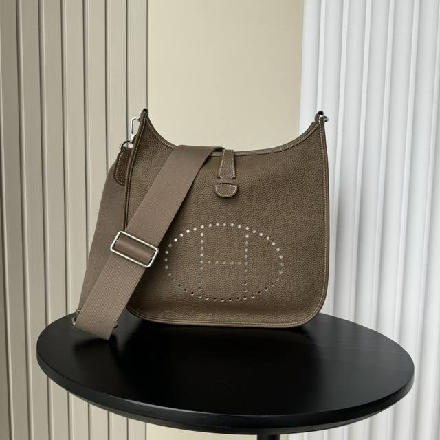 The latest style of the top counter mouse, the Hermes full steel and full leath
