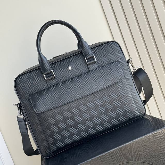 The latest hot-selling Montblanc handbags from the top counters are shipped in