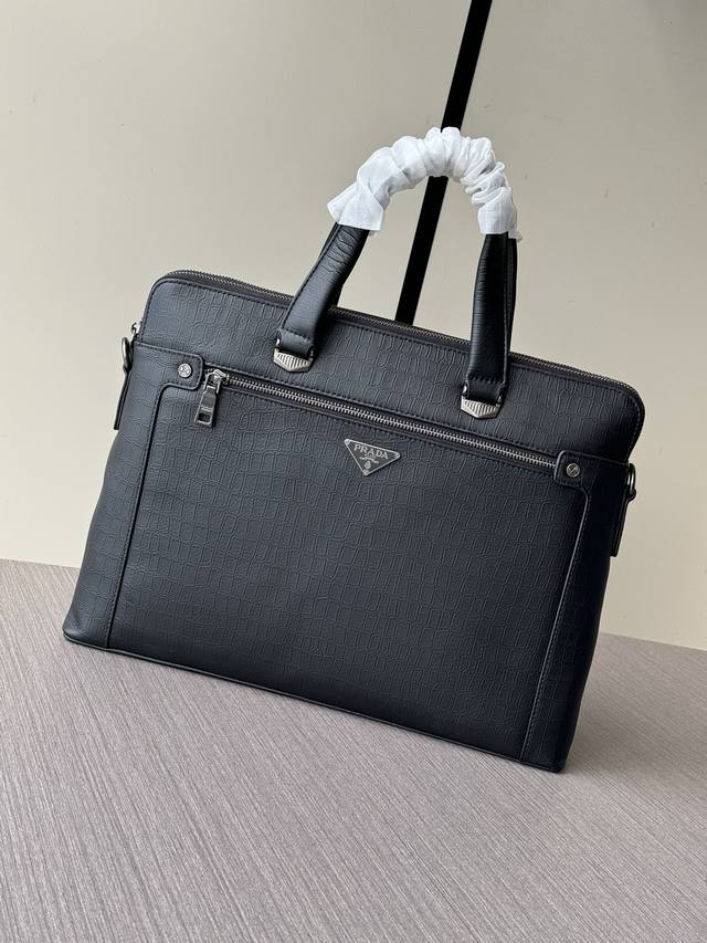 The latest and hottest Prada double zipper handbags from the top counters are s
