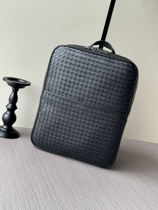 The latest hot-selling Bv hand-woven backpack of the top counter mouse high-end