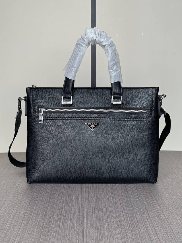 The latest and hottest Prada handbags from the top counters are shipped in larg