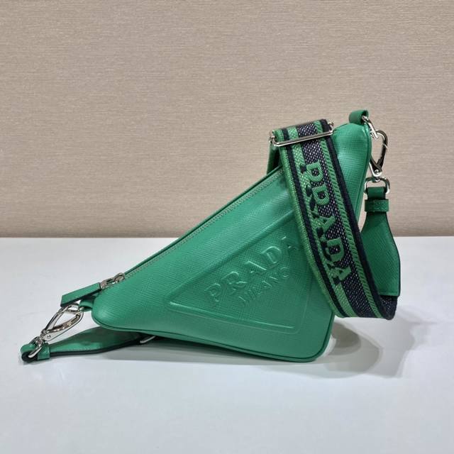 with original box embroidered ribbon triangle bag 2Vh155 This triangle bag capt
