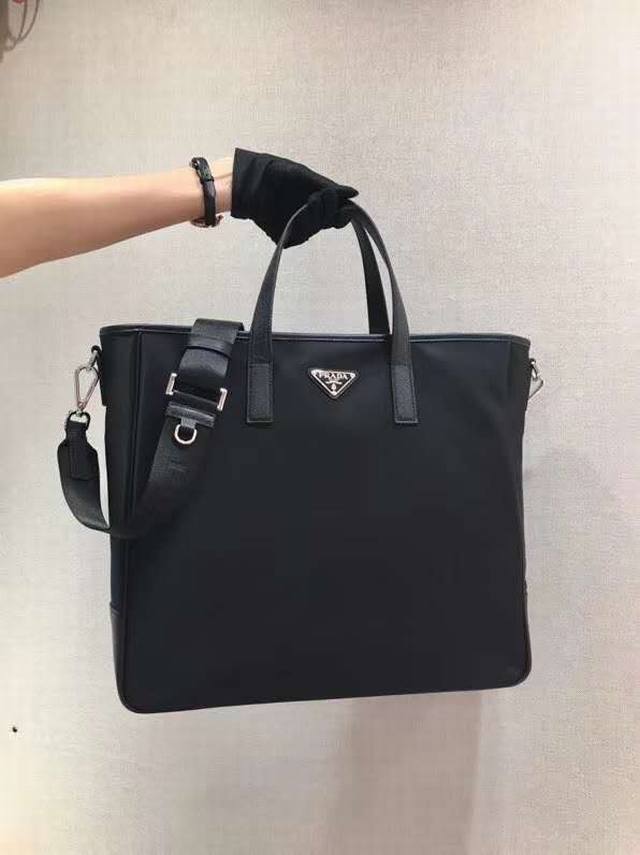 Exclusive first release 2Vg064, the latest shopping bag of the year. This nylon