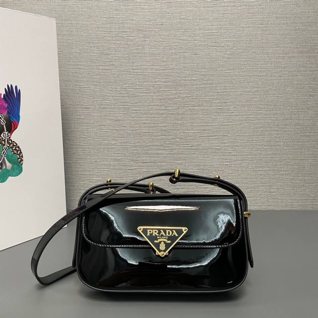 The new stewardess bag 1Bd339 from the top original patent leather counter has