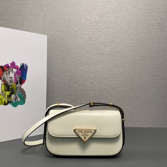 Top original counter new stewardess bag 1Bd339 plain has arrived. This retro an