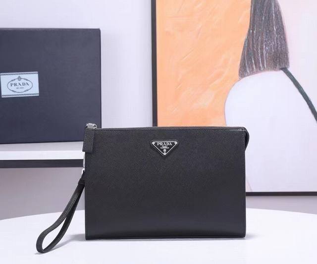 with original box, the latest style of Prada men's handbags, synchronized with