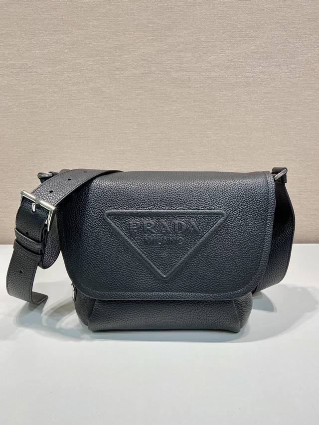 New messenger bag 2Vd056 This soft flap shoulder bag interprets the simple desig