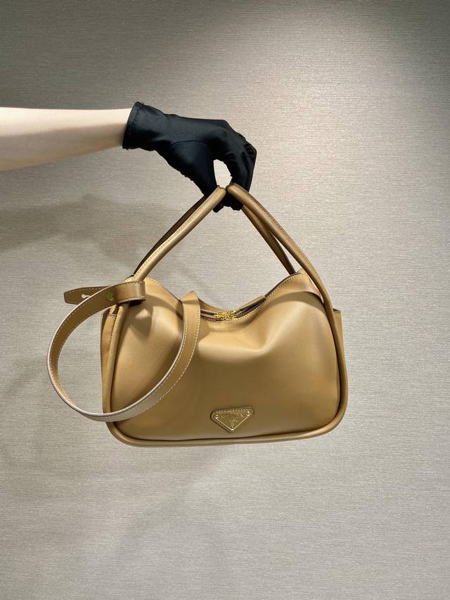 New product 1Ba451 This handbag is made of imported calfskin and has a double ha