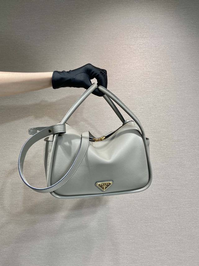 New product 1Ba451 New color This handbag is made of imported calfskin, with a d