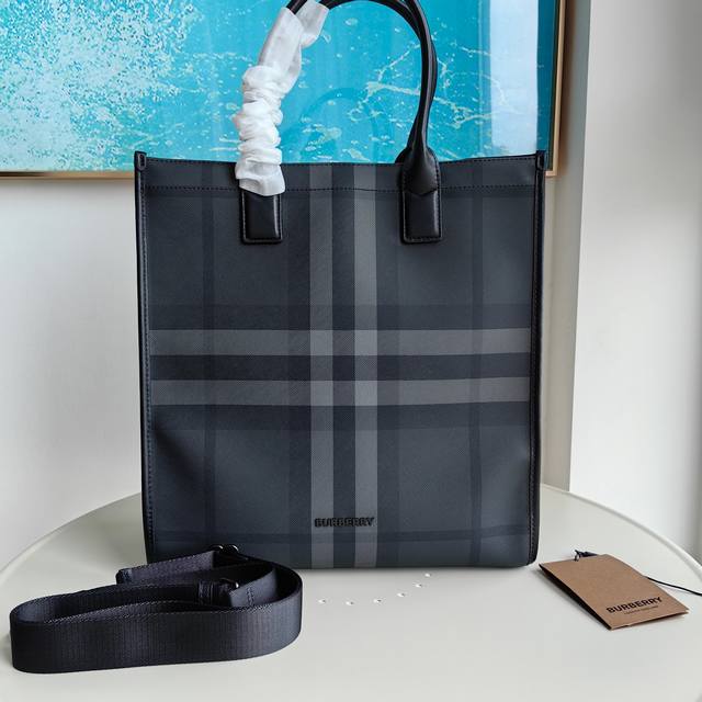 Top version original leather Burberry always surprises. Compared with the newer