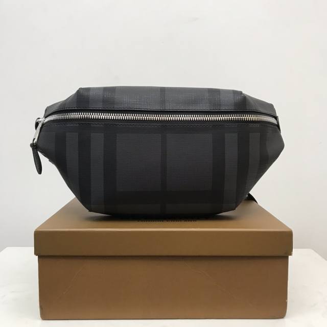 Top version original leather B's top waist bag draws on the street style of the