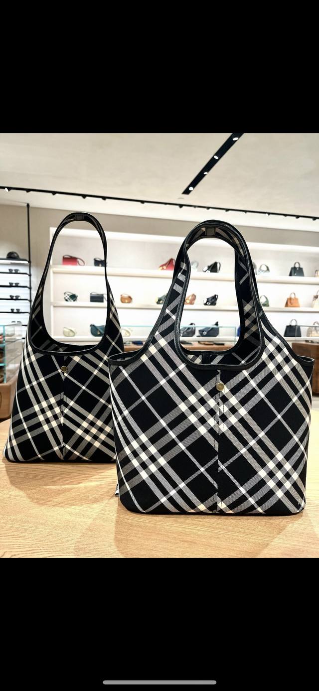 Top version original leather black and white ~ Burberry new season bag Black and
