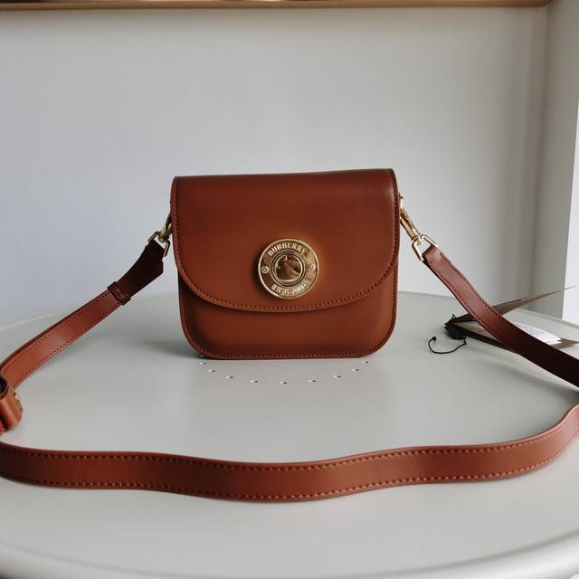 Top version original leather Burberry's slim preppy crossbody bag is made of lar