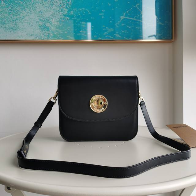 Top version Original leather Burberry's upright preppy crossbody bag is made of