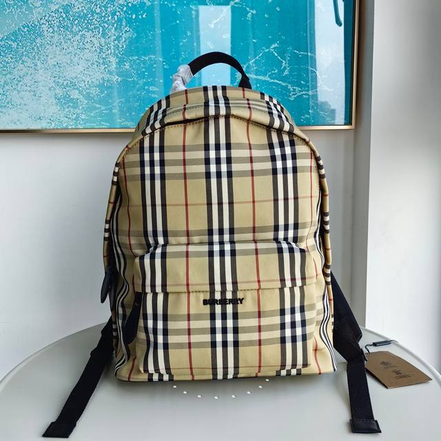 Top version Original leather with eye-catching Burberry check and brand logo, in