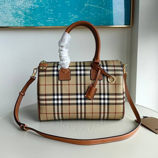 Top version original leather Burberry upright design, decorated with Bur check,