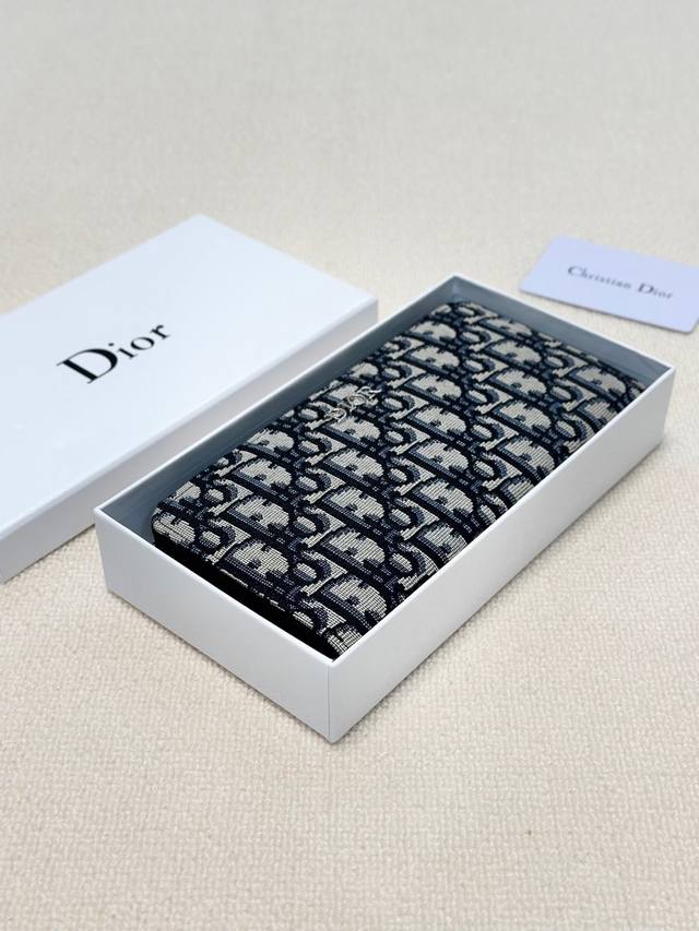 Color Black Size 19X10 Dior popular version single-pull small handbag arrived O