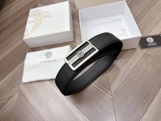 Versace - Pure cowhide, high-end product, clear texture, super good feel, perfe