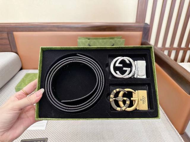 1 strap with two buckles 1 strap with 1 buckle Brand: Gucci Grade: Double buckle