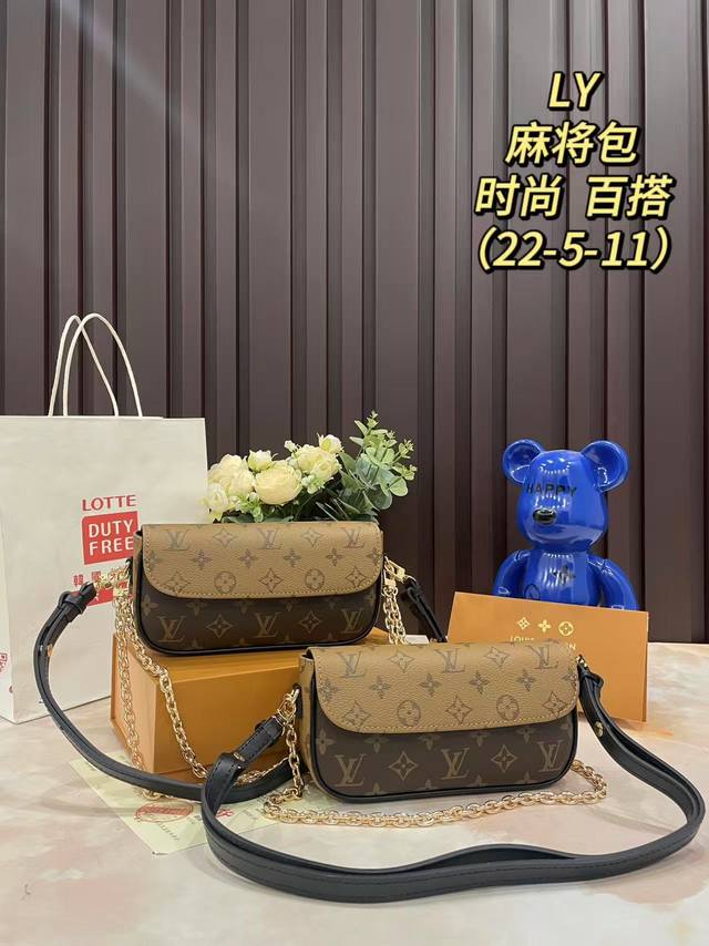 Details of color-blocked mahjong with black leather. Folding gift box packaging