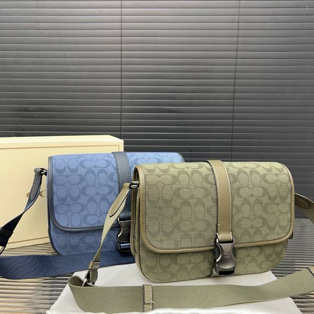 Coach League29 Messenger bag Large capacity shoulder crossbody bag Classic logo