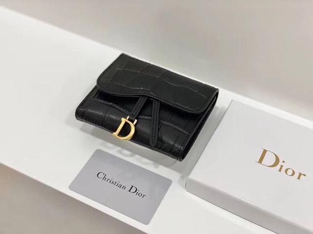 Dior 2059 Color Black Size 11*10*2 The latest model from Dior is now available!