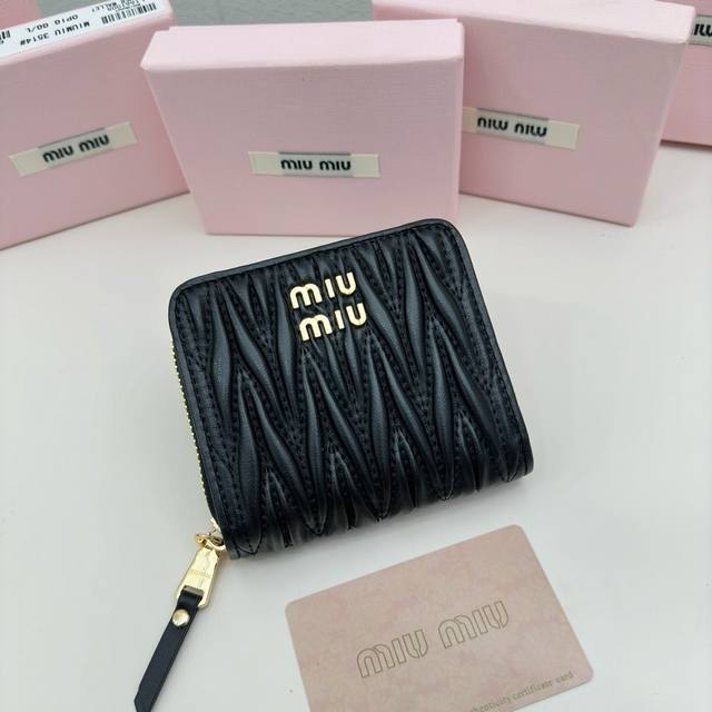Miumiu 3511 Color Black Pink Blue Size 10.5*10*3Miumiu latest model! The hottest