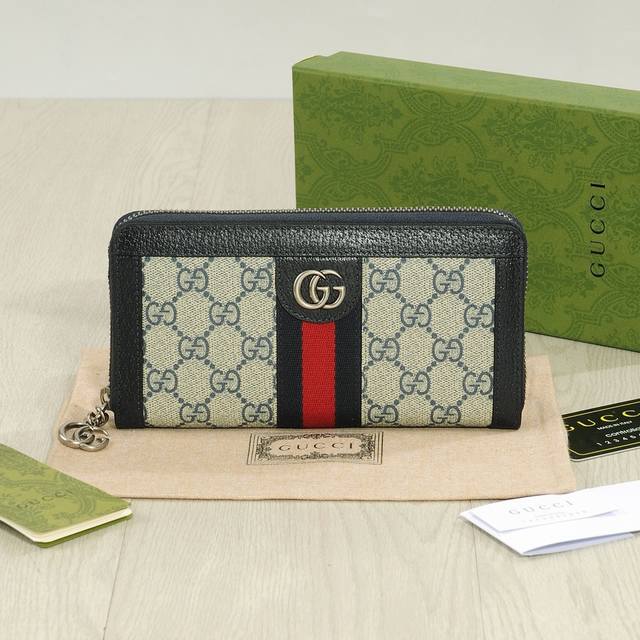 Color Blue Size 19X11 The latest model from Gucci! Made of top-grain calfskin i