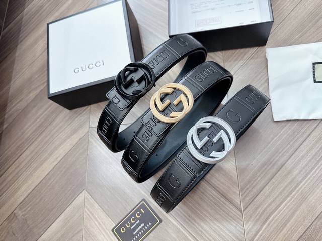 Gucci The new interlocking G buckle is deeply influenced by the brand's brillian