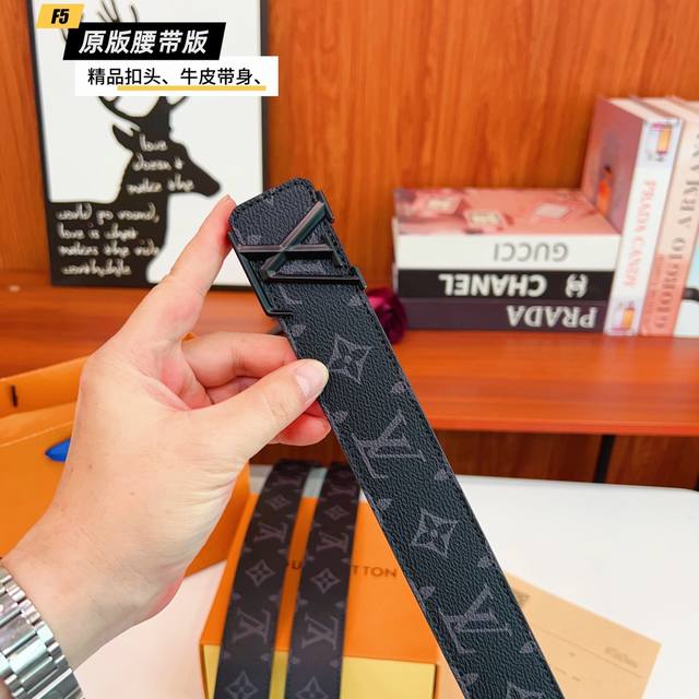 Original quality perforated Brand: Louis L men's Color: black Buckle: gold, silv