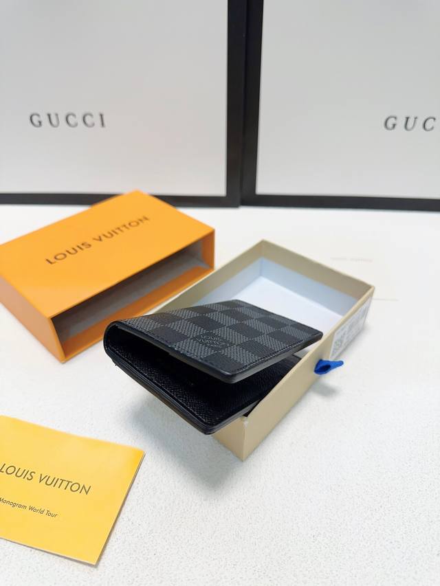 Old Flower Black Flower Black Coin Card Holder Made from Louis Vuitton's iconic