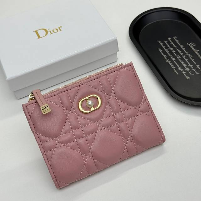 Dior F04 Color Black Pink Size 11.5*9*2 The latest model from Dior is now availa