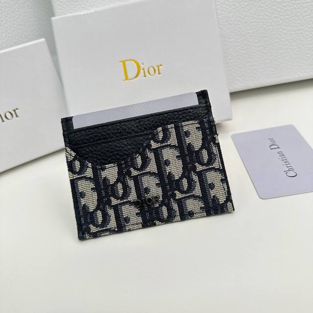Dior D18 Color Black Size 10X7.5 The latest model is shipped synchronously from