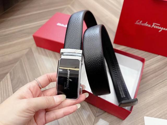 Ferragamo automatic belt slide Exclusive real shot of the whole cowhide hand-st