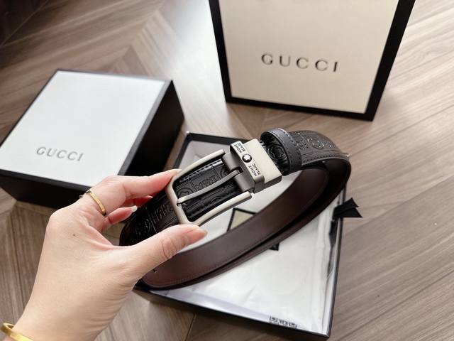 Montblanc Meisterstuck Sfumato leather goods are made of natural full-grain sfu