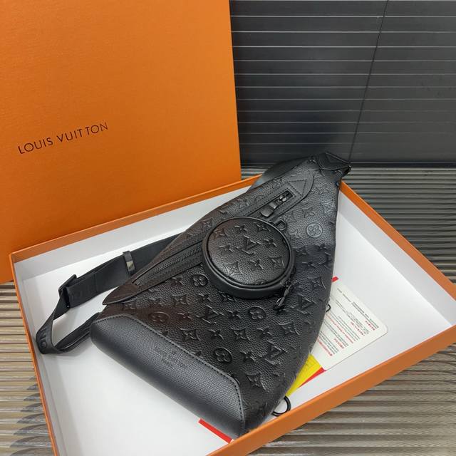 Louisvuitton Louis Vuitton Lv two-in-one Duo chest bag messenger bag unisex shou