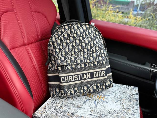 High-end new "Door Dior" backpack Dior backpack large capacity Saddle old flowe
