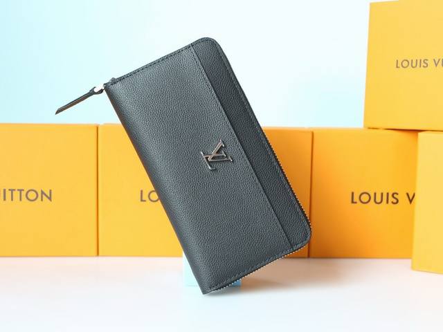 Color Black Size 19X10 The elegant Mylockme wallet made of soft calfskin echoes