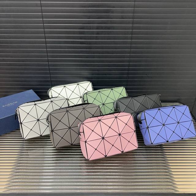 Issey Miyake Issey Miyake Issey Miyake solid color geometric shiny diamond unise