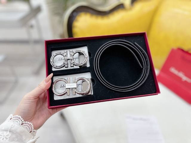 1 strap with two buckles 1 strap with 1 buckle Brand: Salvatore Ferragamo Grade: