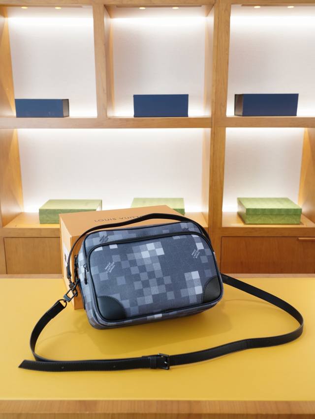 Louis Vuitton official website synchronized high version crossbody shoulder bag
