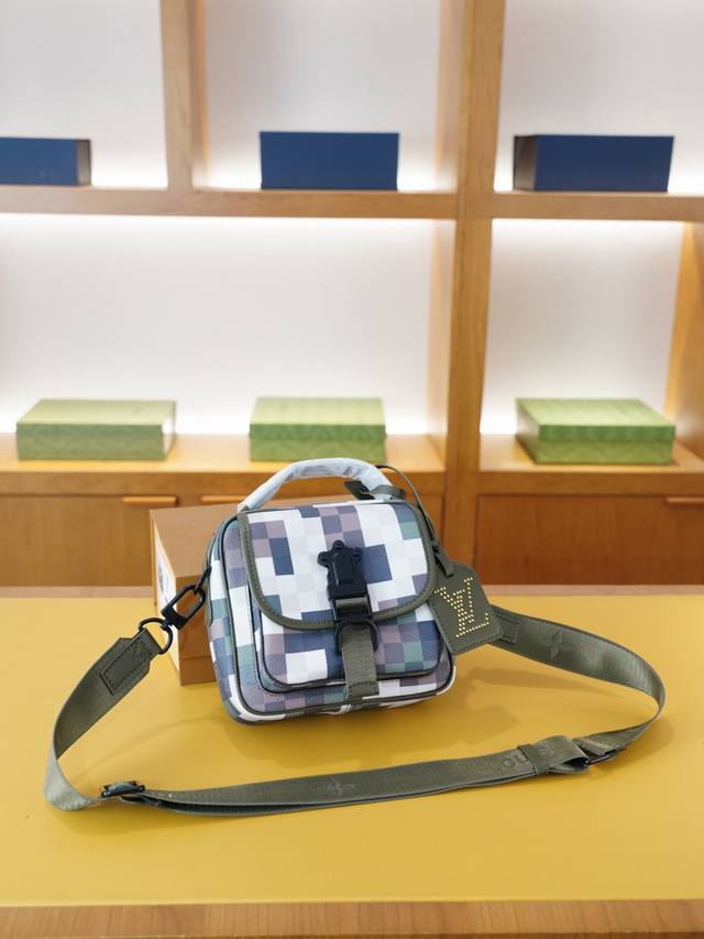 Louis Vuitton official website synchronized high version crossbody shoulder bag