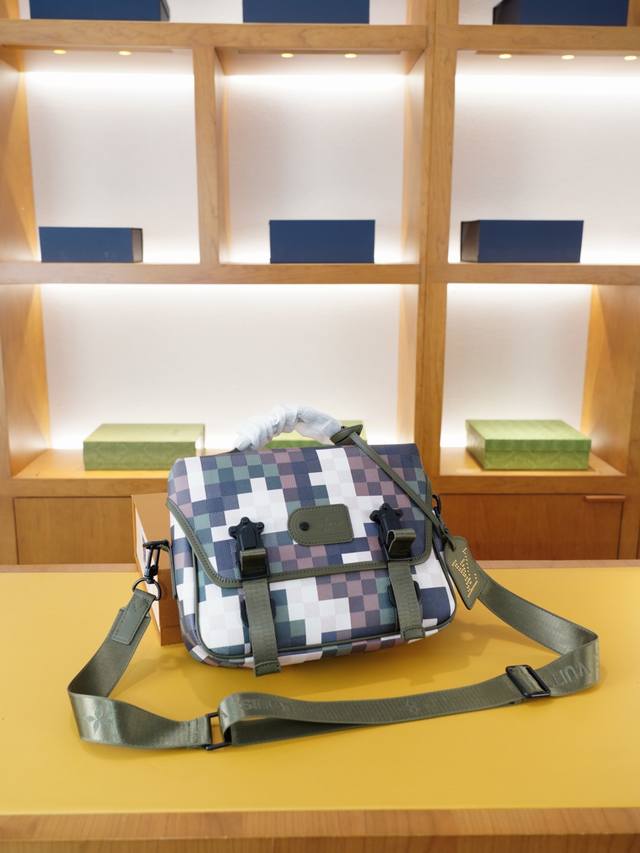 Louis Vuitton official website synchronized high version crossbody shoulder bag
